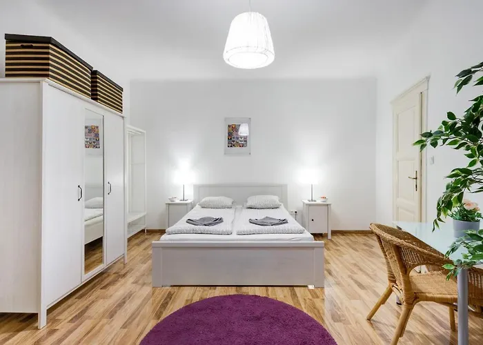 Julie's Flat شقة *