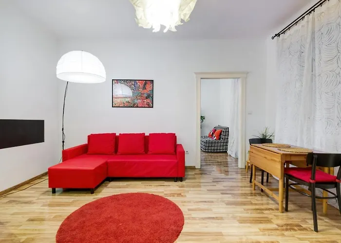 Julie's Flat * Budapesta